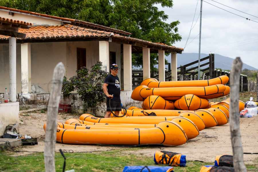 Sudesb doa 15 caiaques infláveis para a Federação Baiana de Corrida de Aventura