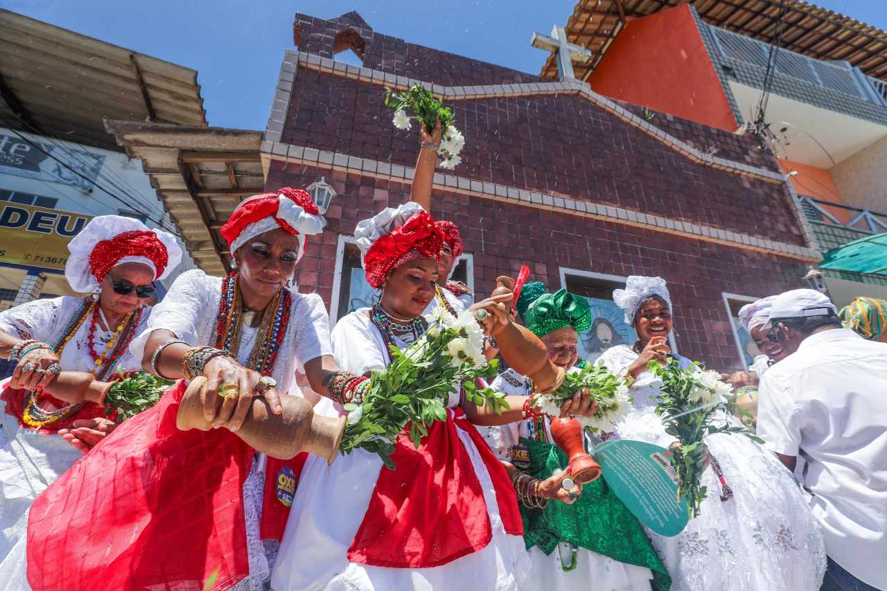 Lavagem de Monte Gordo reúne cortejo religioso e grandes atrações musicais