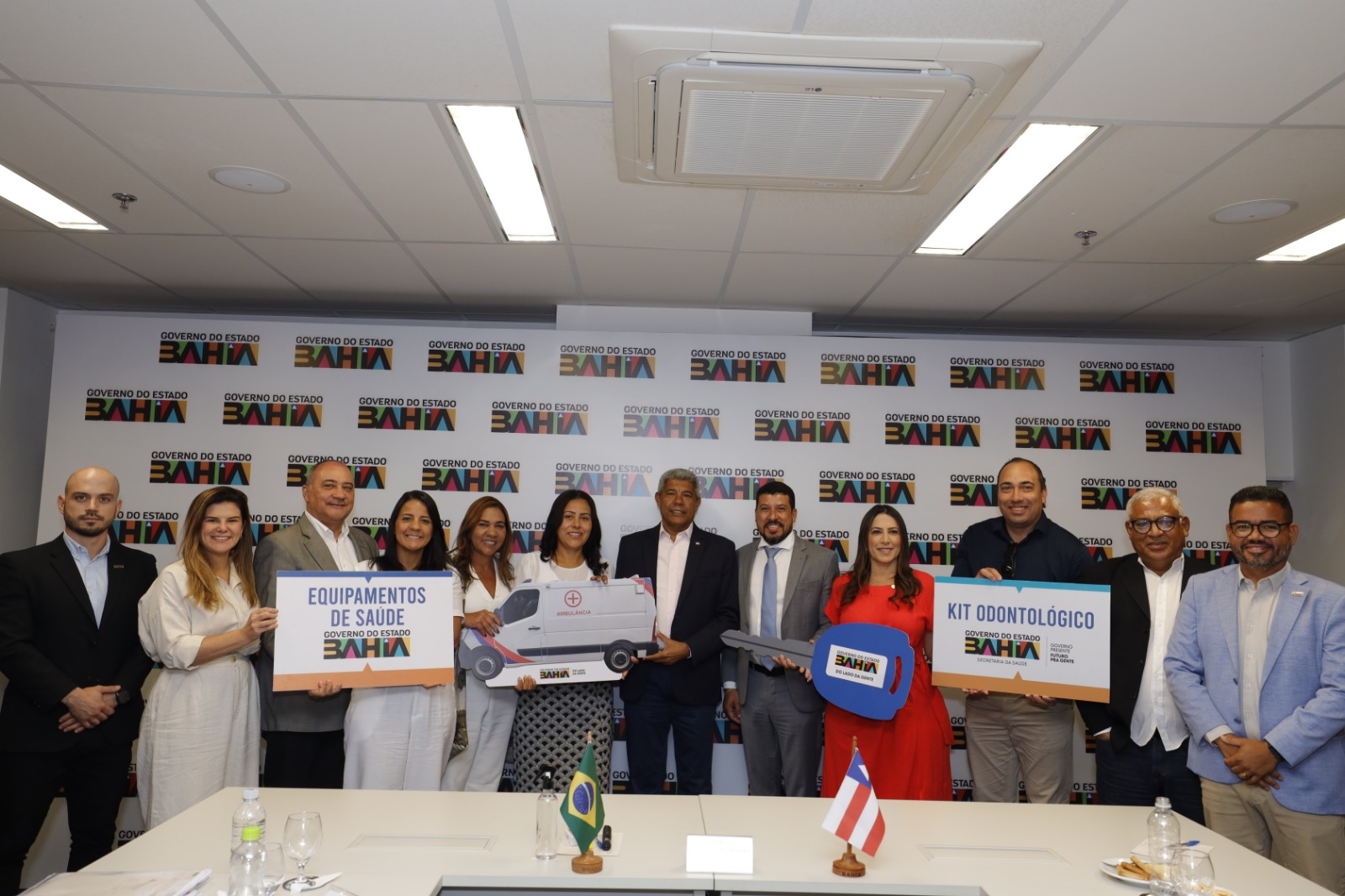 Governador entrega ambulâncias e equipamentos de saúde para a Prefeitura de Itabela