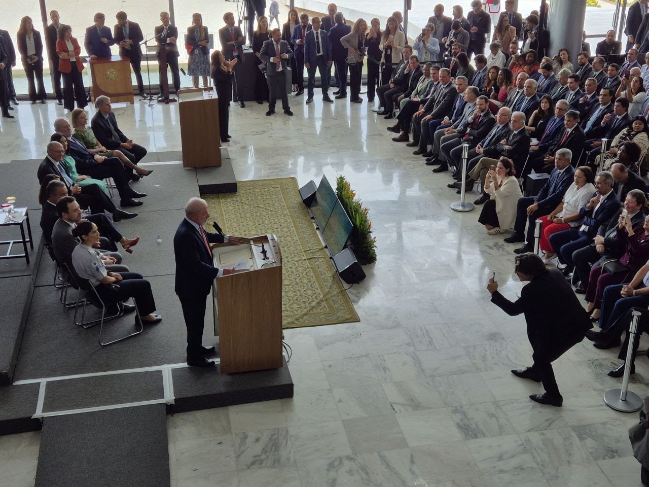 Jerônimo participa de ato no Planalto sobre os três anos do 8 de Janeiro