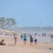 Praias de Lauro atraem turistas na alta temporada de verão