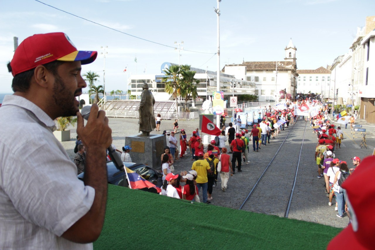 Presidente do PT Bahia participa de marcha pela liberdade do povo venezuelano