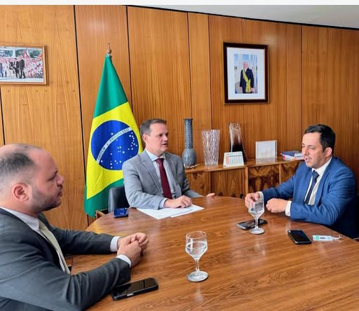 “Garantir que políticas públicas cheguem a quem mais precisa“, afirma Júlio sobre reunião com prefeitos baianos