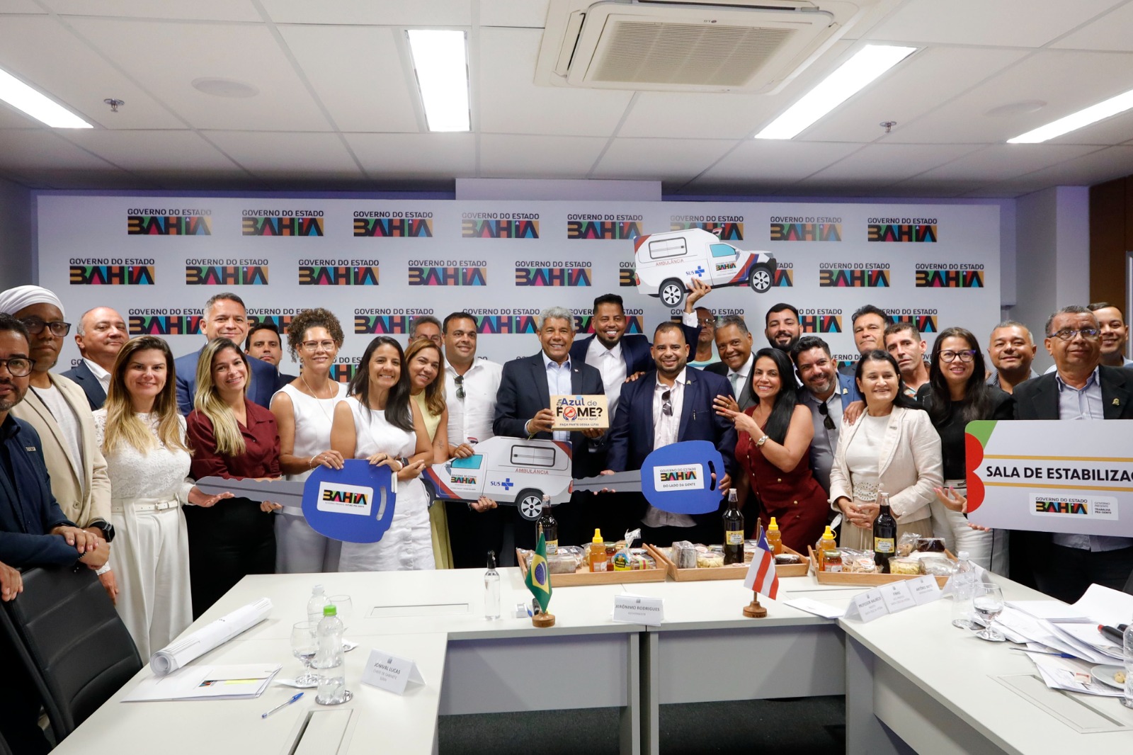 Jerônimo e Professor Maurício discutem obras e projetos para Santa Cruz da Vitória