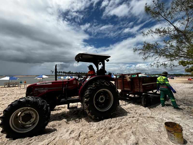 Prefeitura de Camaçari coleta 279 toneladas de lixo após festividades de fim de ano