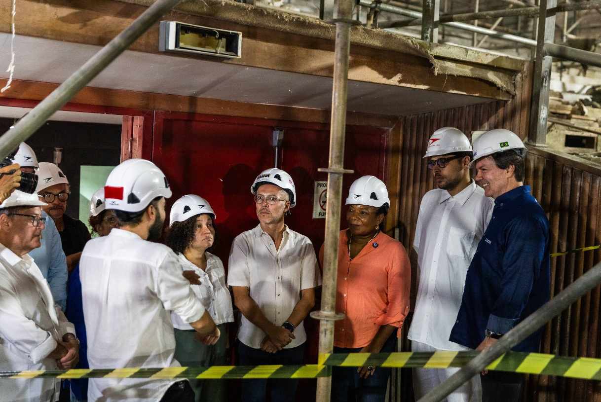 Ministra da Cultura Margareth Menezes visita obras do Novo TCA e celebra avanços