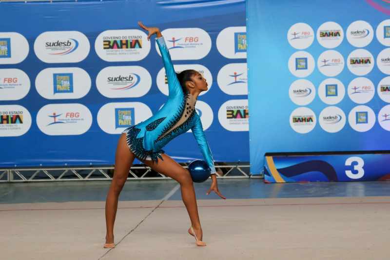 Cagiba abre 300 novas vagas para aulas gratuitas de ginástica artística em Salvador