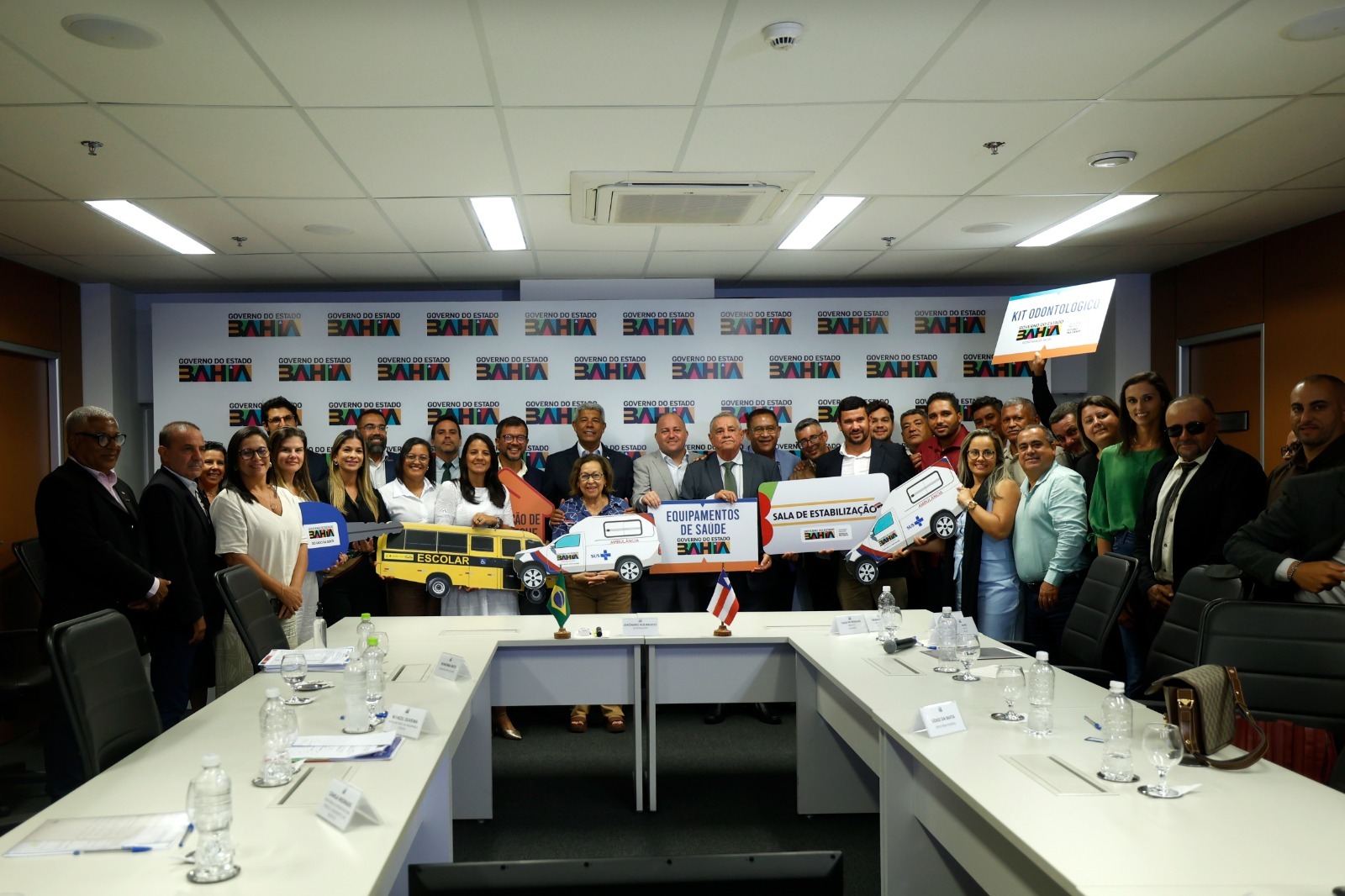 Jiquiriçá recebe equipamentos de saúde e educação do Governo do Estado