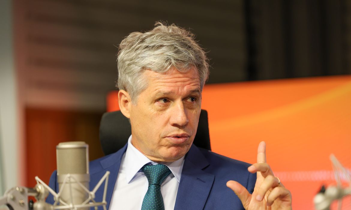 Acordo Mercosul-UE beneficiará agricultura familiar, diz ministro Paulpo Teixeira