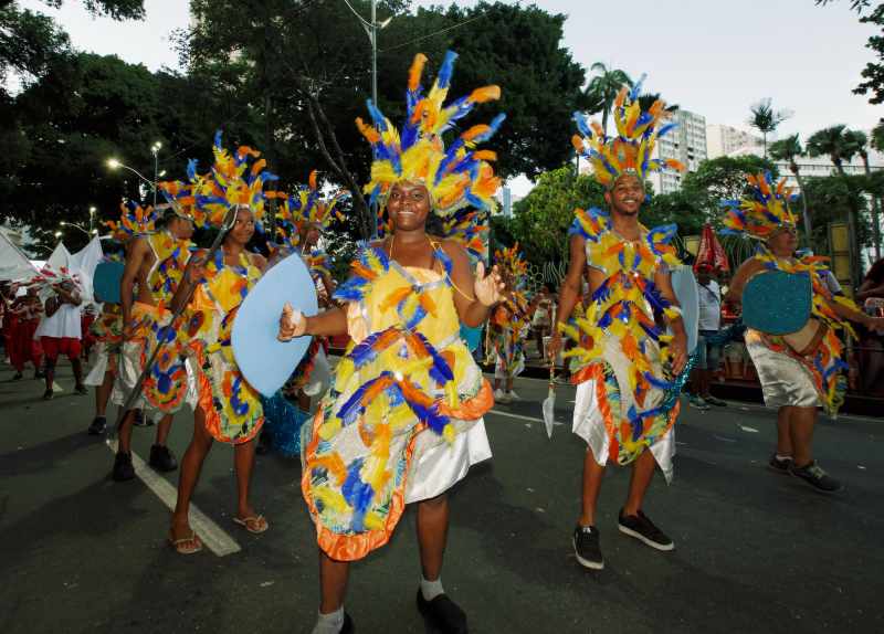 Bloco Apaxes do Tororó reafirma ancestralidade e resistência cultural no Circuito Osmar