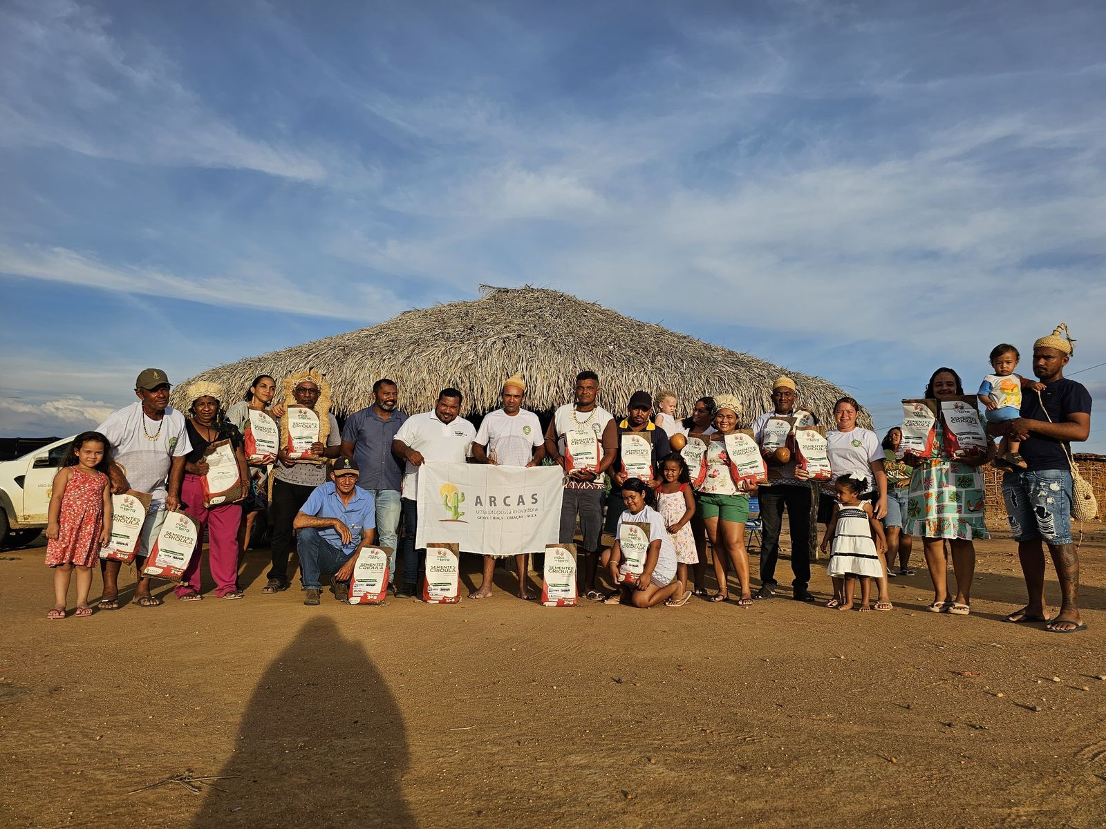 Governo da Bahia entrega 250 quilos de sementes crioulas a famílias indígenas em Abaré