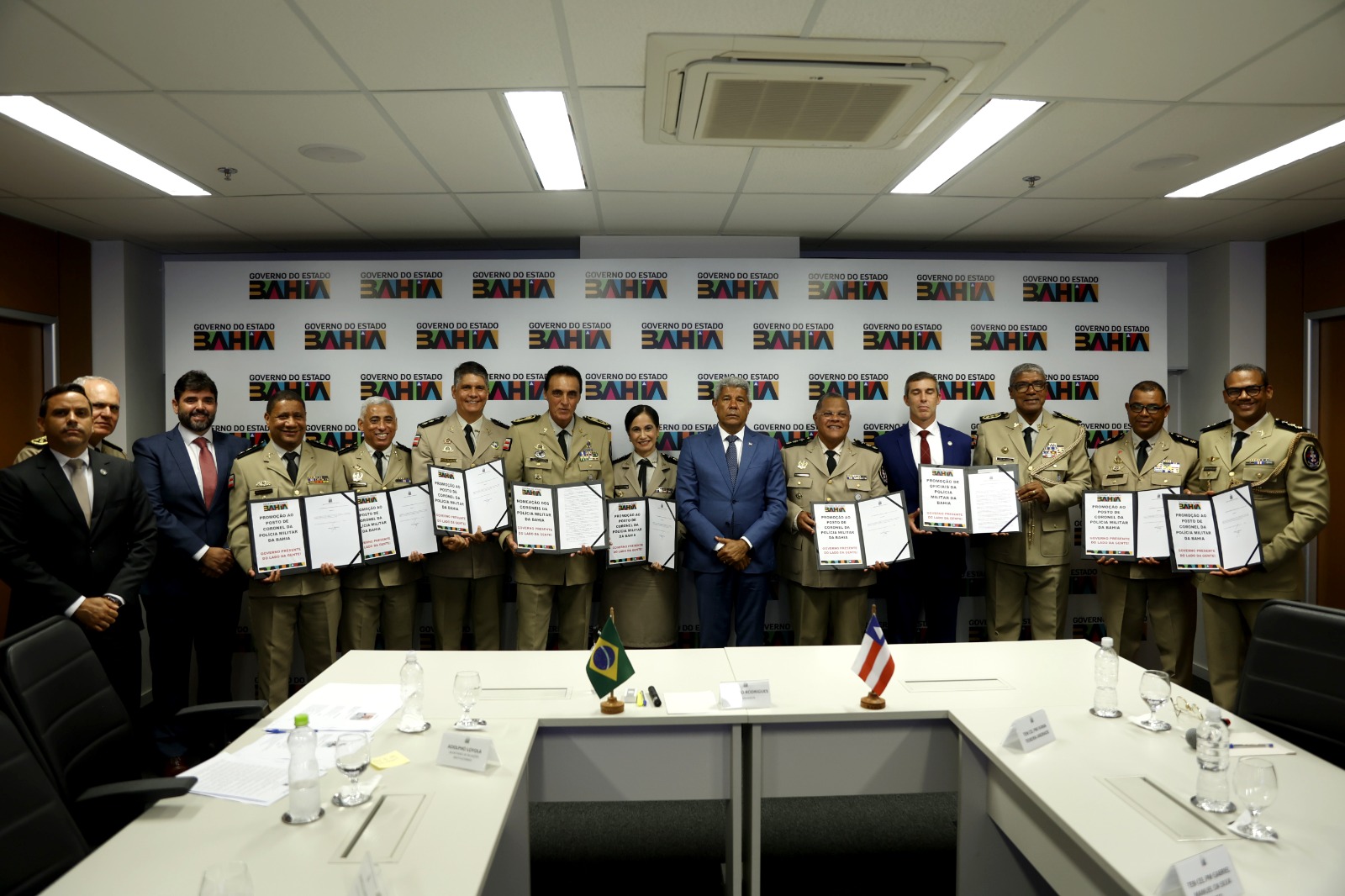 Jerônimo assina 130 promoções e PMBA faz história com primeira mulher coronel da corporação