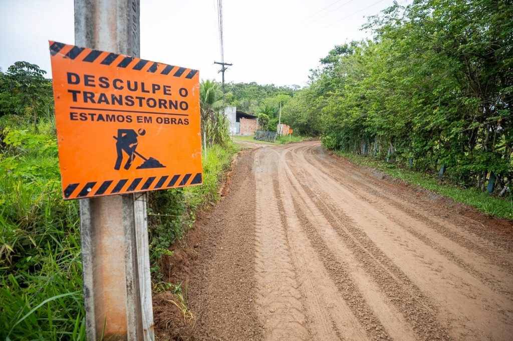 Camaçari: Seinfra atua na limpeza de canais e na manutenção de estradas vicinais