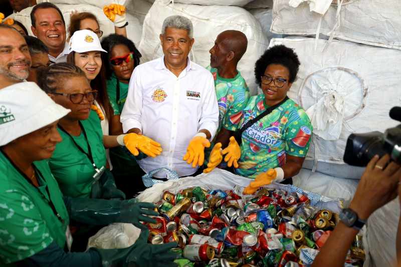 Projeto Cuidar de Quem Cuida recebe visita do governador e reforça assistência a trabalhadoras do Carnaval