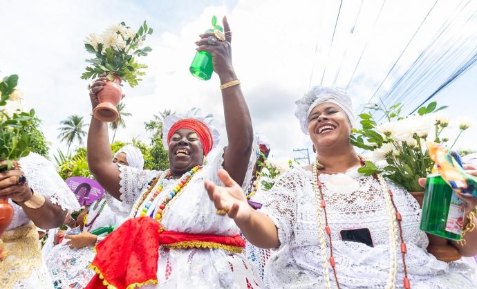 Lavagem de Jauá colore as ruas com cultura, alegria e devoção