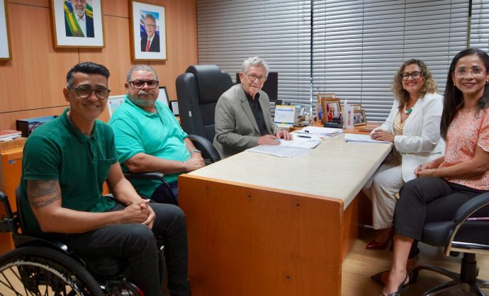 Caetano autoriza fornecimento de 206 equipamentos para mobilidade de pessoas com deficiência em Camaçari