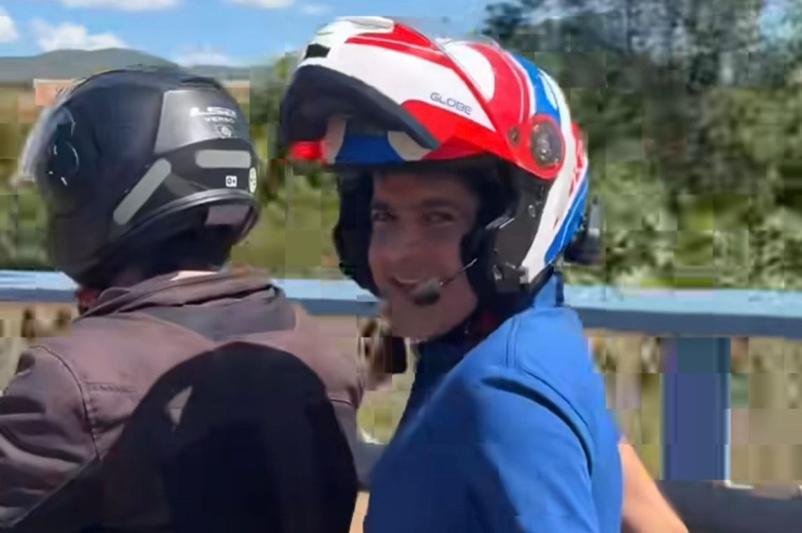 ”Querendo ser do povo, ACM Neto troca carrão por garupa de motoboy no interior, mas não engana ninguém”, diz Marcelino