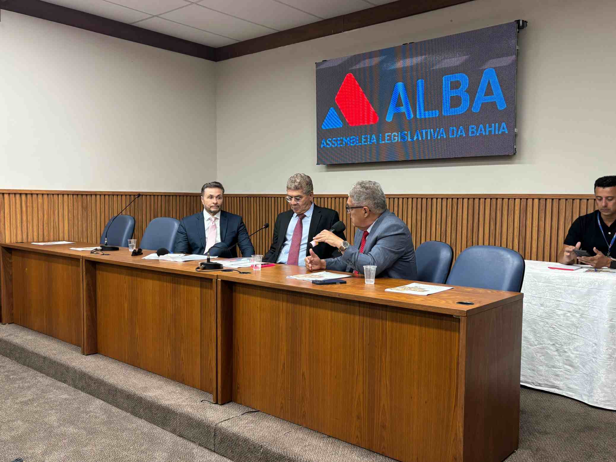 Bahia reduz sua dívida total e investe R$ 7,37 bilhões em 2025