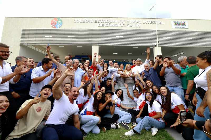 Jerônimo inaugura colégio de tempo integral em Cândido Sales