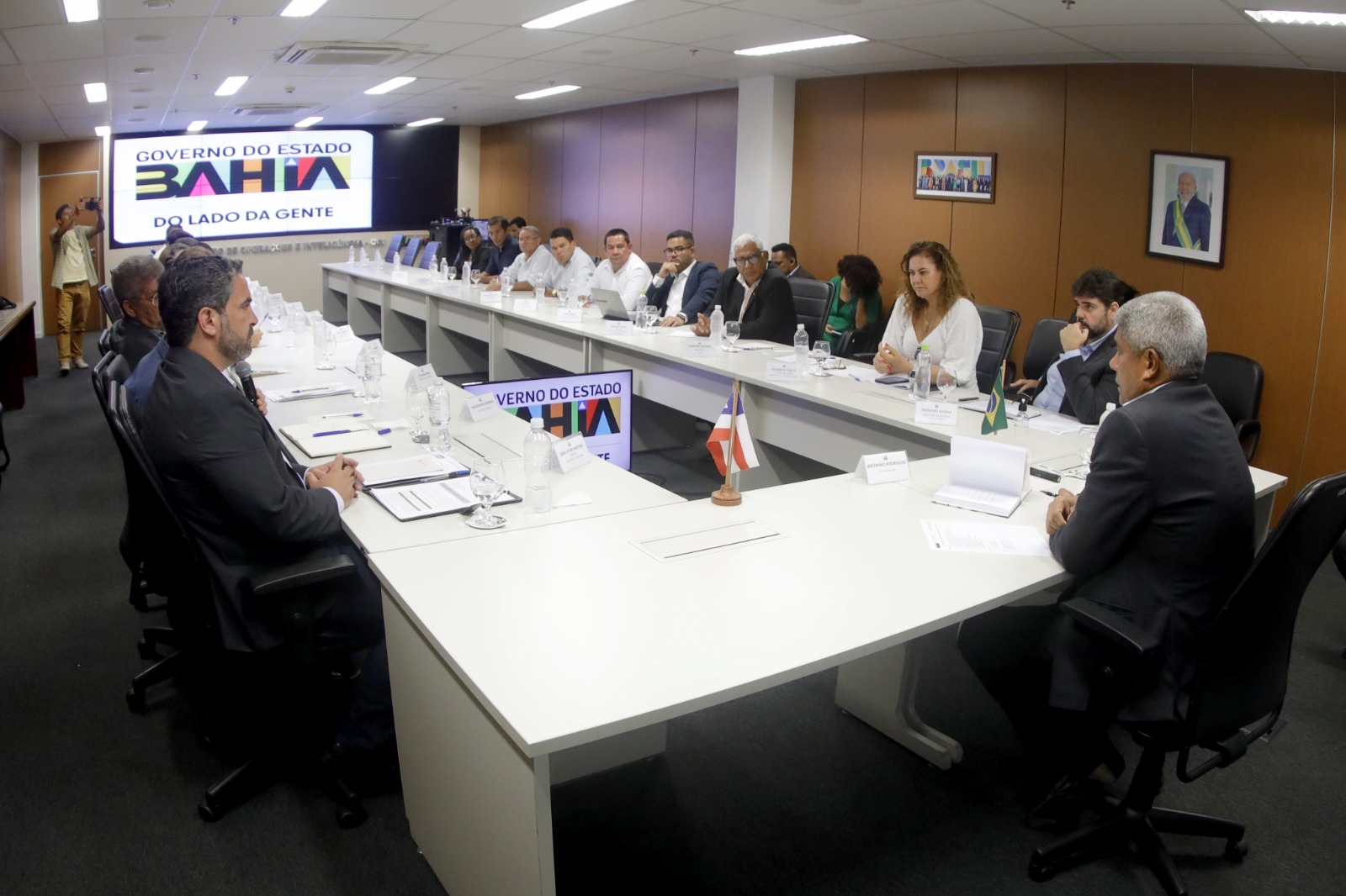 Riacho de Santana recebe ônibus escolar, ambulâncias e investimentos na pavimentação