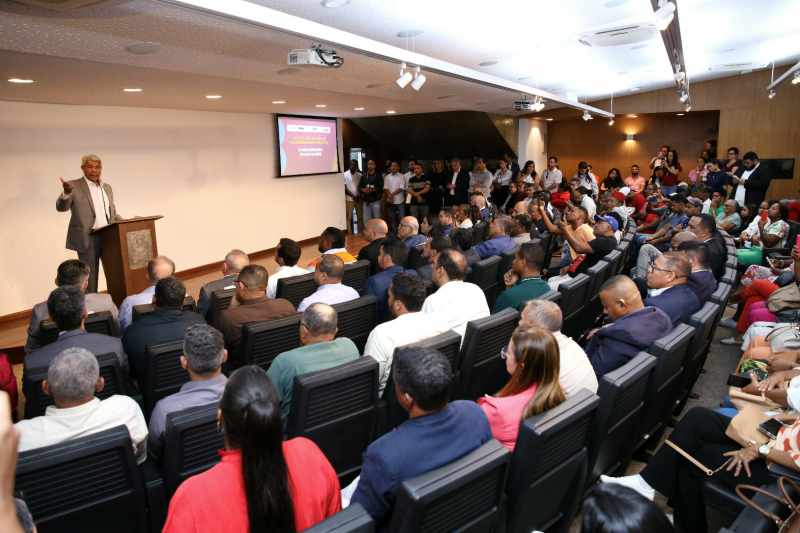 Jerônimo autoriza obras de encostas e macrodrenagem para seis municípios