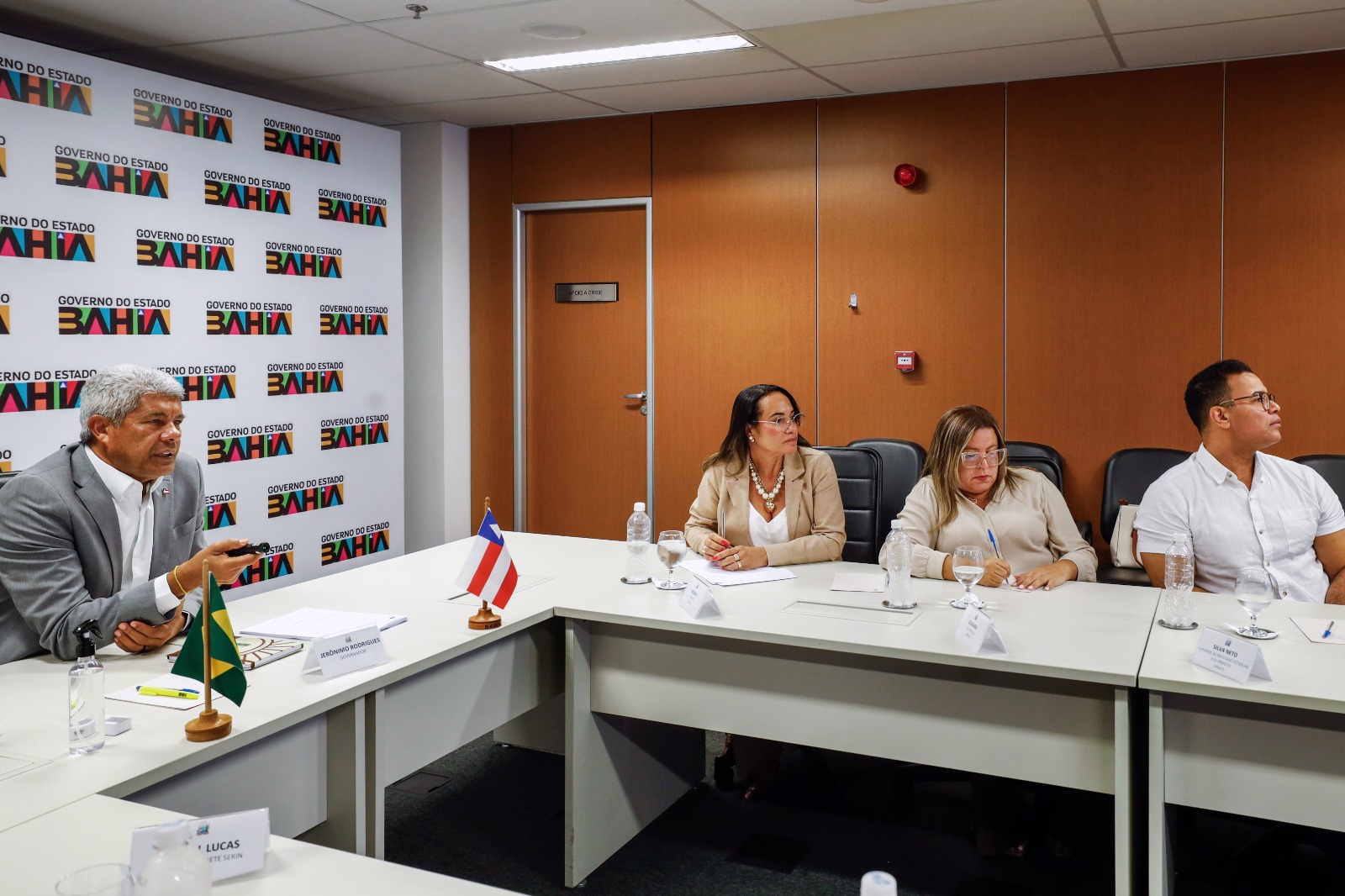 Governador e prefeita de Araci discutem novos investimentos para o município