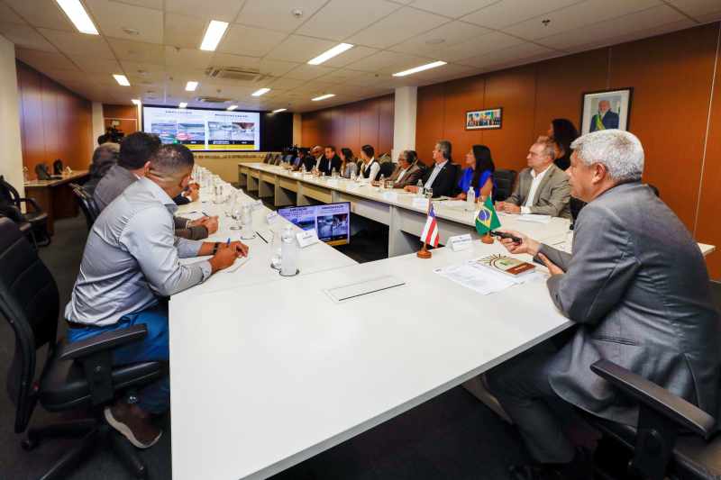 Santaluz recebe ambulâncias e equipamentos hospitalares do Governo do Estado