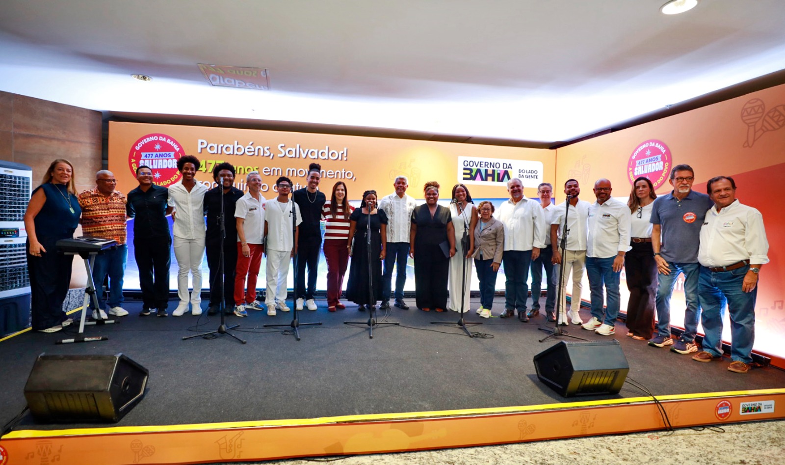 Jerônimo acompanha apresentação do Neojiba na Nova Rodoviária