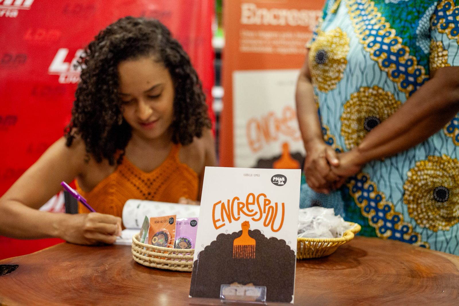 Projeto leva história dos cabelos crespos a escolas públicas de Salvador