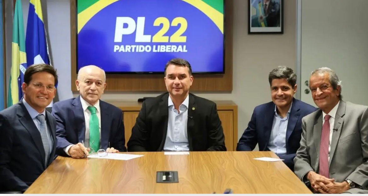 “ACM Neto despreza prefeitos, mas paparica Flavio Bolsonaro”, diz Marcelino