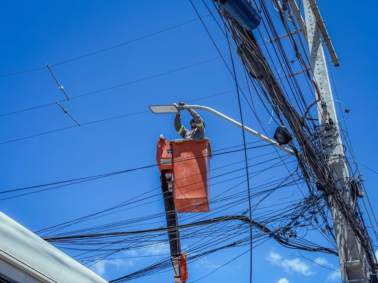 Modernização da iluminação de LED avança e chega ao Centro de Lauro