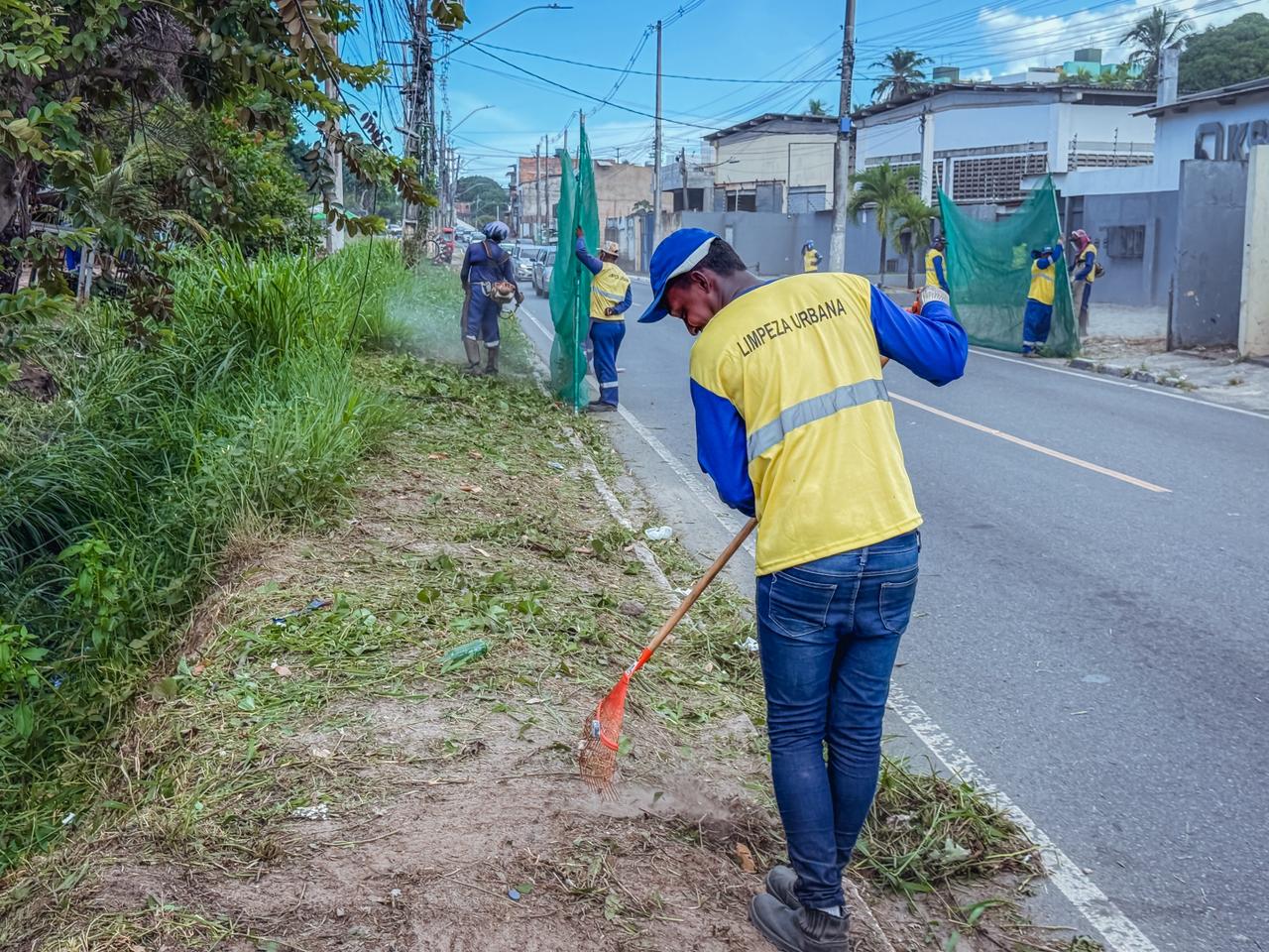 Lauro: Avenida Gerino de Souza Filho recebe mutirão de limpeza