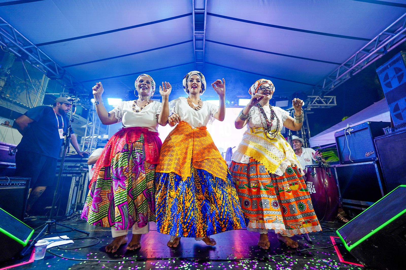 Festival de Arembepe: Palco Raízes e Ritmos transforma Praça Tia Deja em espaço de encontro familiar