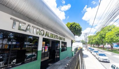 Camaçari exalta presença feminina na capoeira no Teatro Alberto Martins