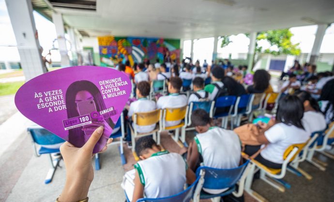 Camaçari: Projeto “Respeito é a Base” leva debate sobre violência contra a mulher à Escola Cosme de Farias