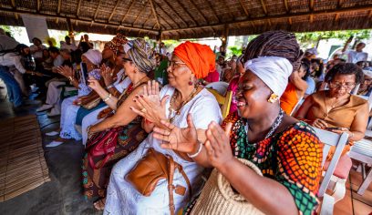 Baianas de acarajé recebem certificados de qualificação em Camaçari