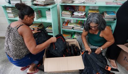 Camaçari: Seduc inicia entrega de kits escolares nas unidades de ensino