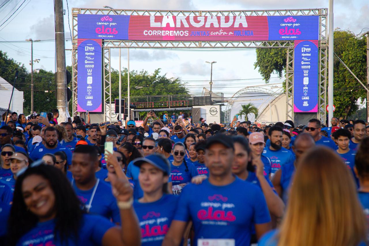 Multidão ocupa ruas de Lauro na corrida “Correr por Elas”