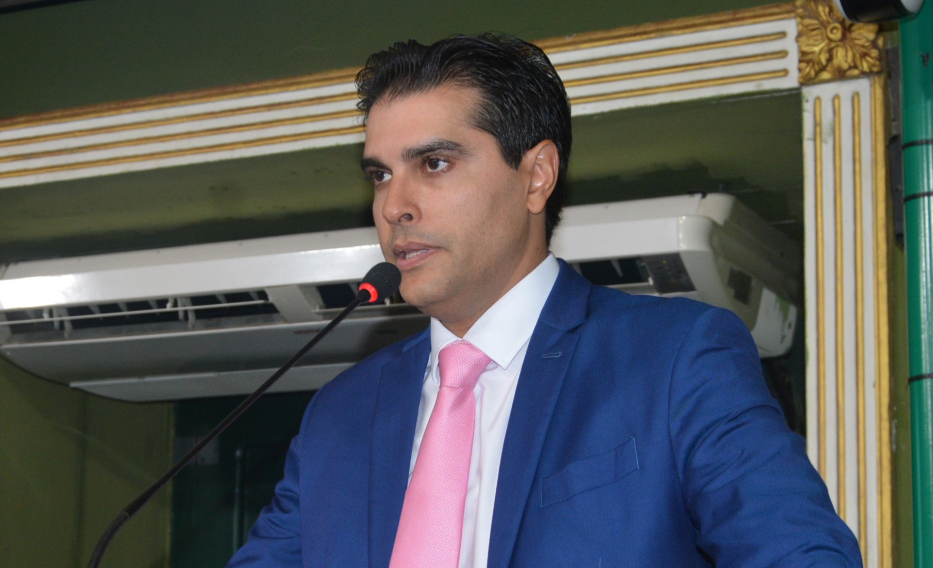 “Salvador agora tem lei para organizar os fios e cabos suspensos”, comemora Alexandre Aleluia