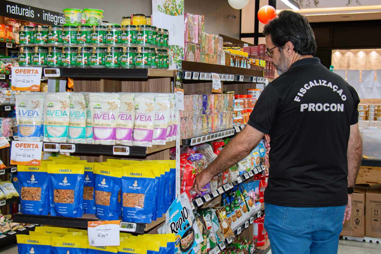 Procon de Lauro fiscaliza lojas de produtos naturais em operação no comércio