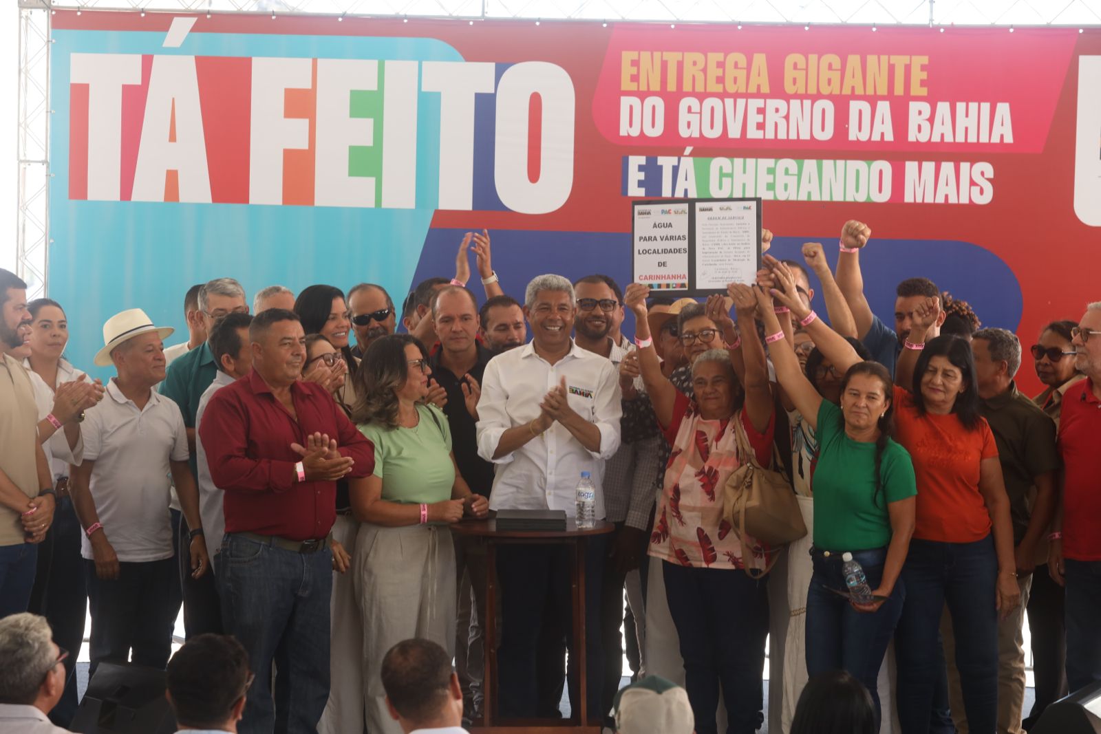 Em Carinhanha, Jerônimo autoriza obra de abastecimento de água pelo Novo PAC