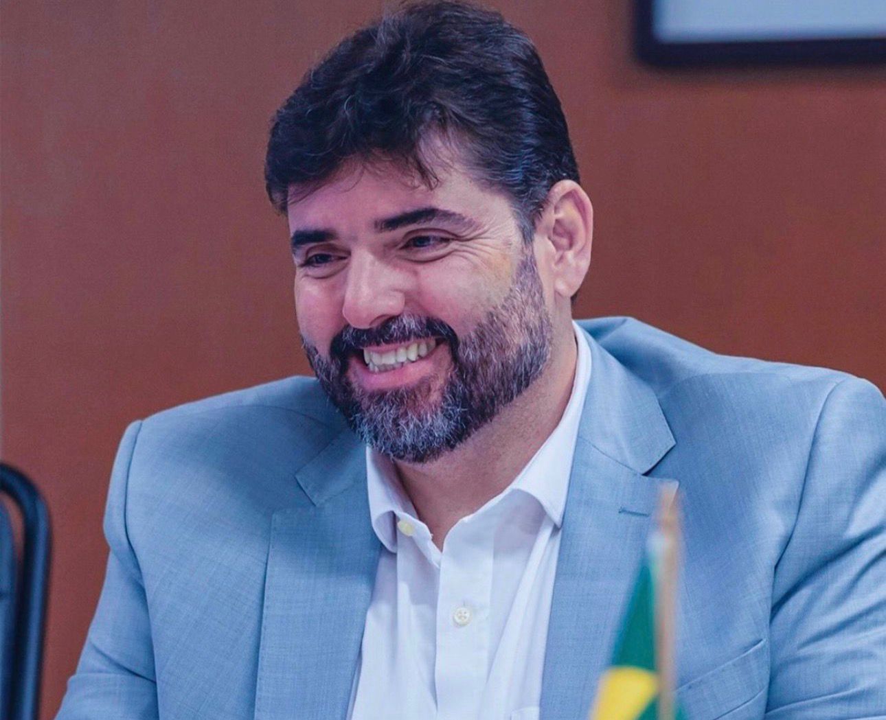 ”São 20 que fez contra quase 16 que nada fez”, responde Loyola a Neto