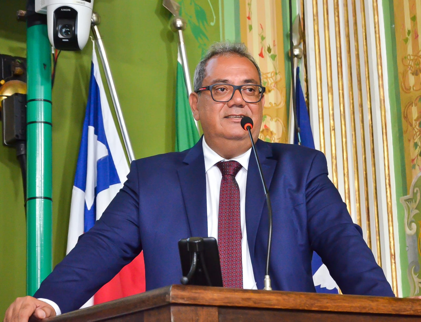 Projeto de Carlos Muniz proíbe cobrança em áreas de embarque e desembarque em Salvador