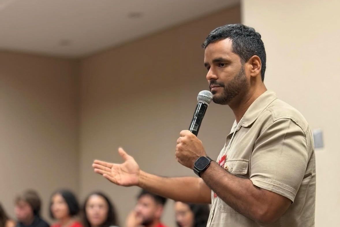 Tássio Brito critica programa Pé na Escola, anulado por irregularidades