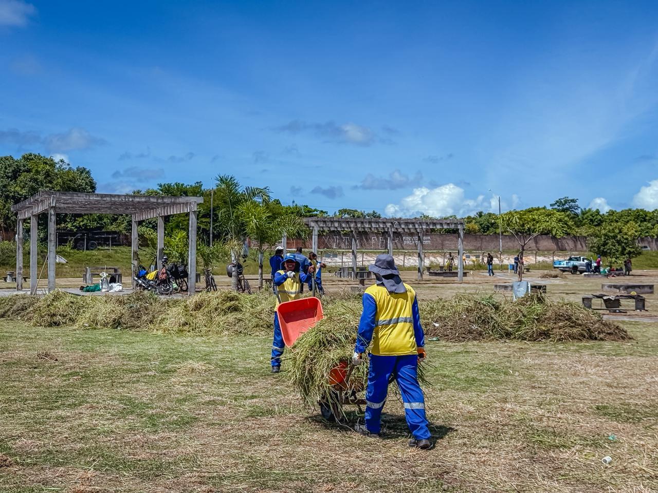 Prefeitura de Lauro realiza mutirão de limpeza no Parque Alameda dos Ingazeiros