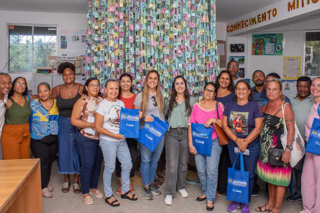 Lauro: Professores da rede municipal recebem kit pedagógico para fortalecer o planejamento escolar