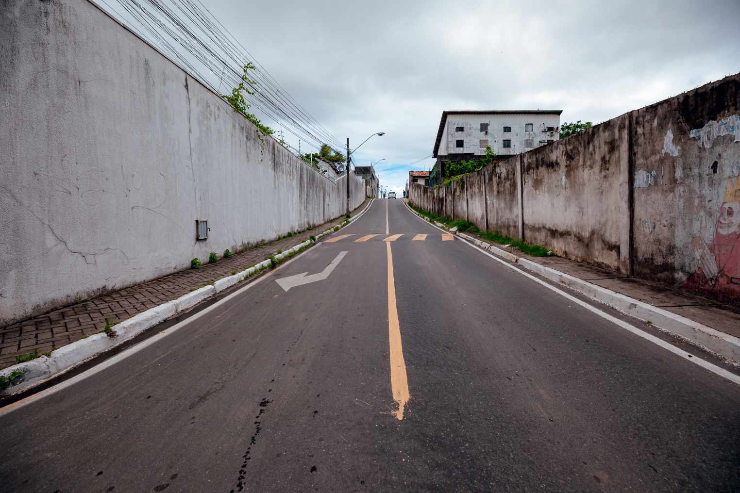 Lauro: Nova sinalização na Rua Gilvan Fernandes amplia segurança no trânsito