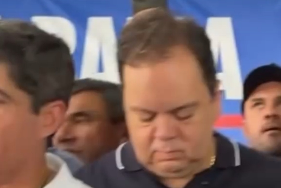 Aliados demonstram tédio durante discurso de ACM Neto em Catu