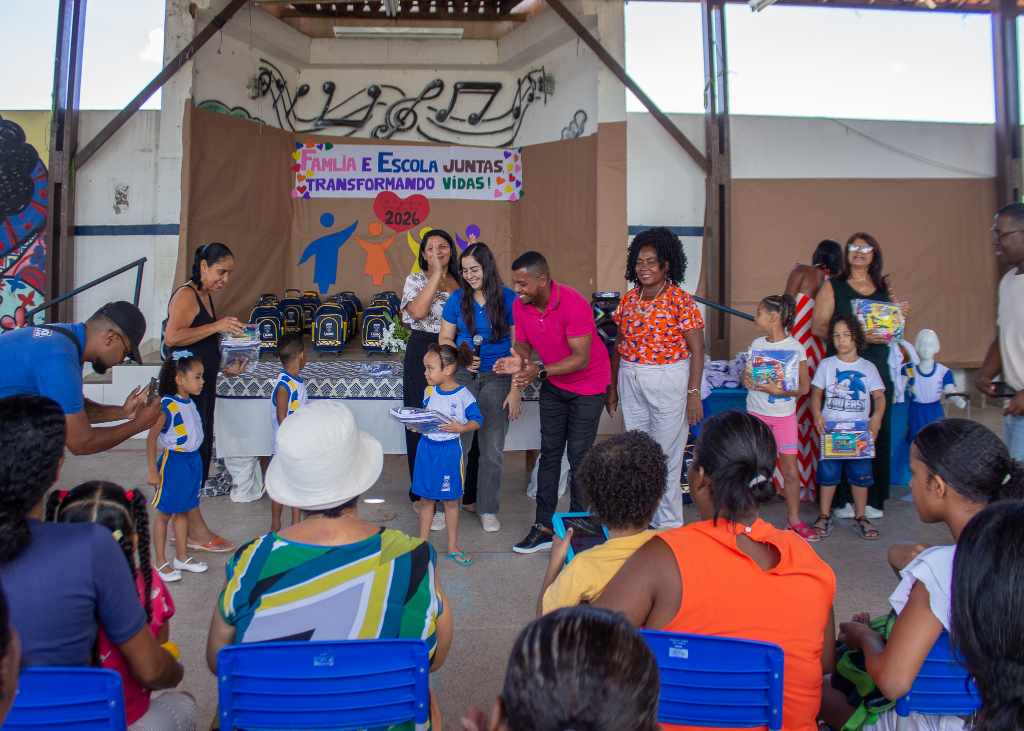 Dia D da Família mobiliza comunidade escolar em Lauro de Freitas