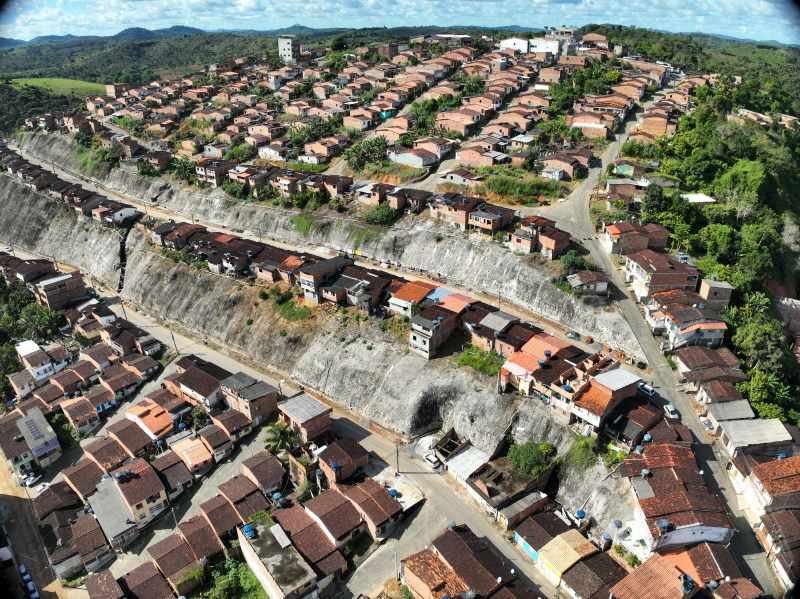Contenções de encosta de Teolândia somam quase R$23 milhões em investimento do Governo do Estado